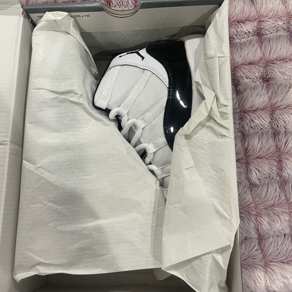 Air Jordan 11 Retro 'Gratitude - Picture 4 of 5